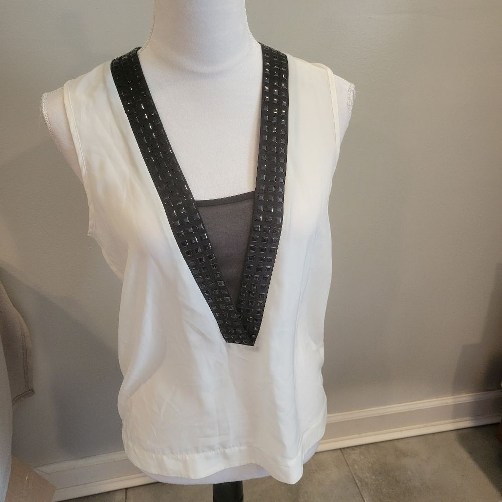 Robbi & Nikki Black and White Tank V Neck Top Size Xs